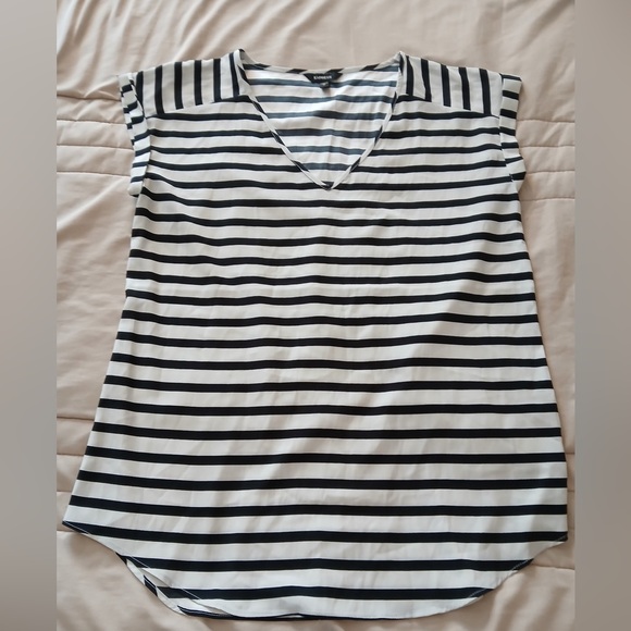 Express Black and White Striped V-Neck Blouse - Picture 4 of 5